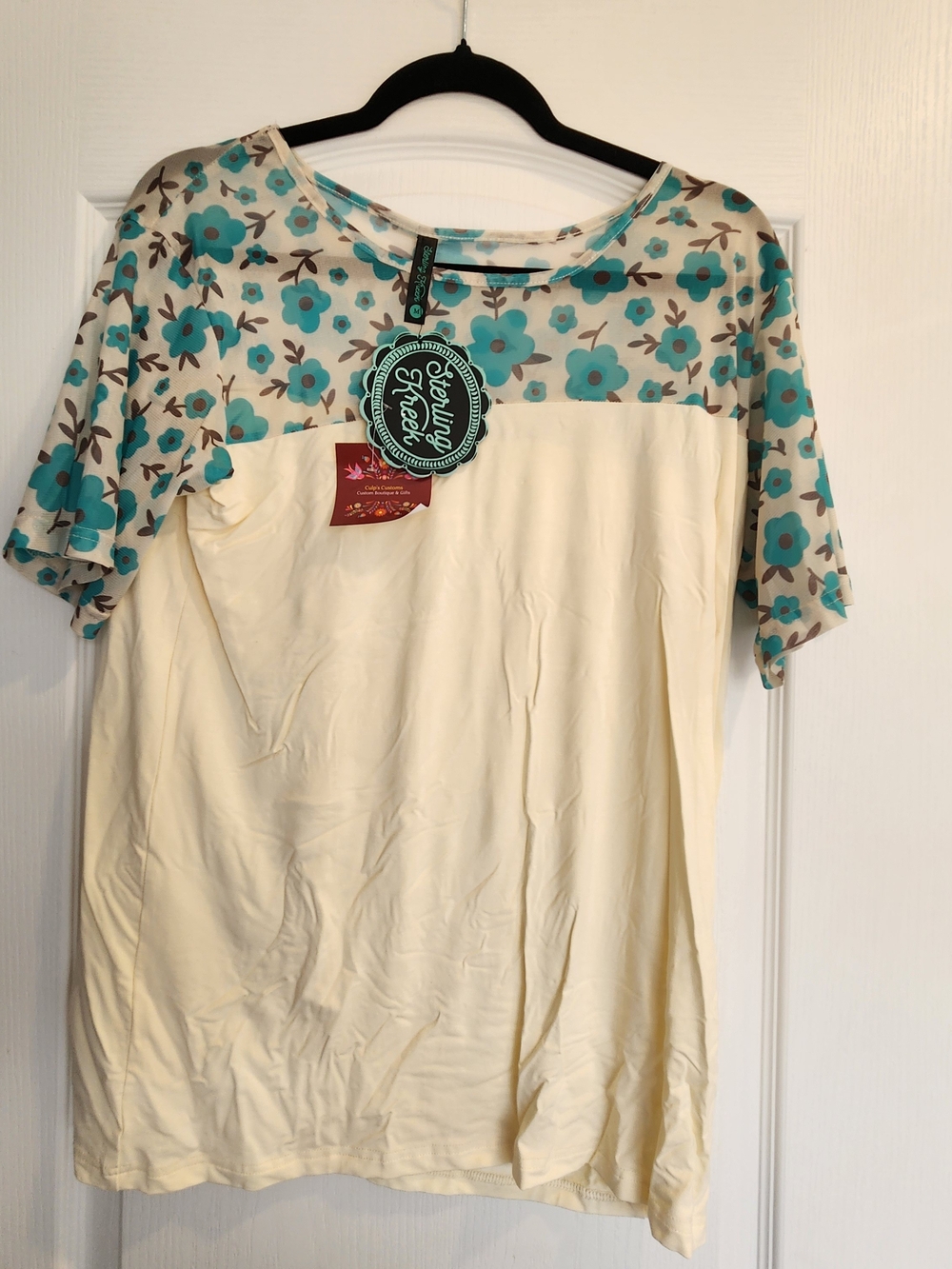 Sterling Kreek Women's Cream Top with Teal Floral Yoke M BNWT